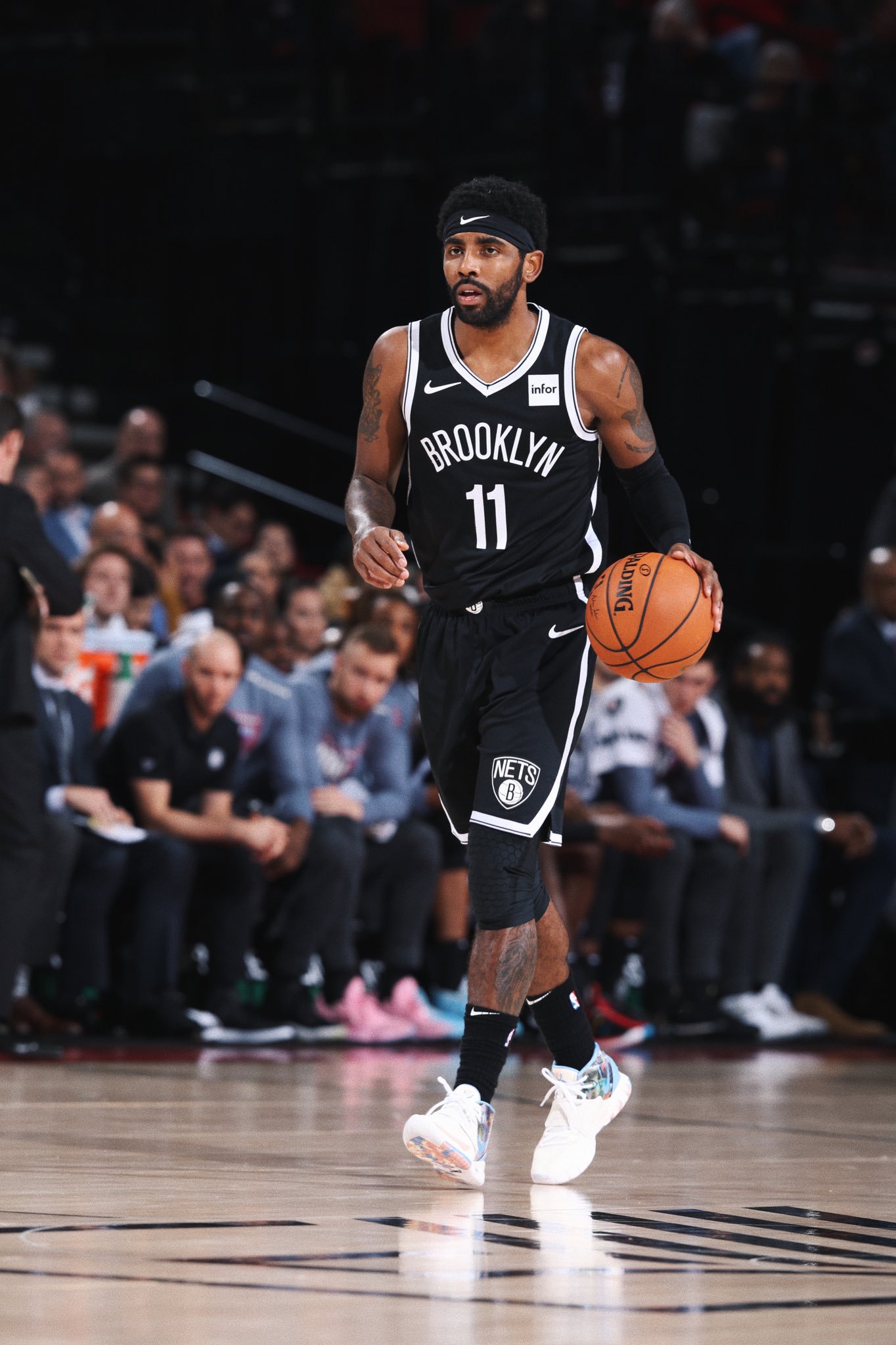 牵一发而动 牵一发而动