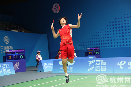 他连续抓下 他连续抓下